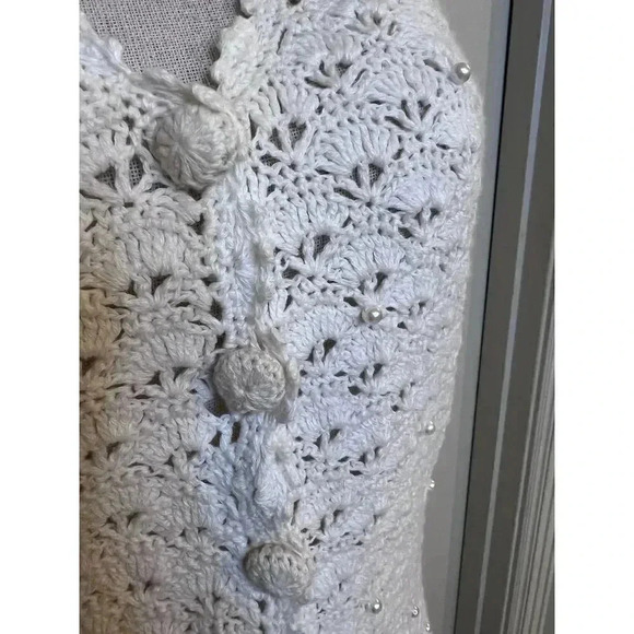 Liz sport crochet white button down vest with pearls thought size small - Picture 2 of 9